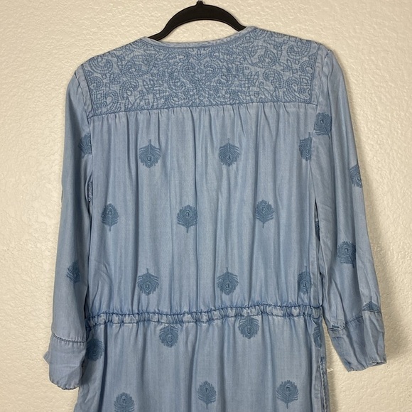 Holding horses, feather embroidered lyocell chambray dress - Picture 7 of 8
